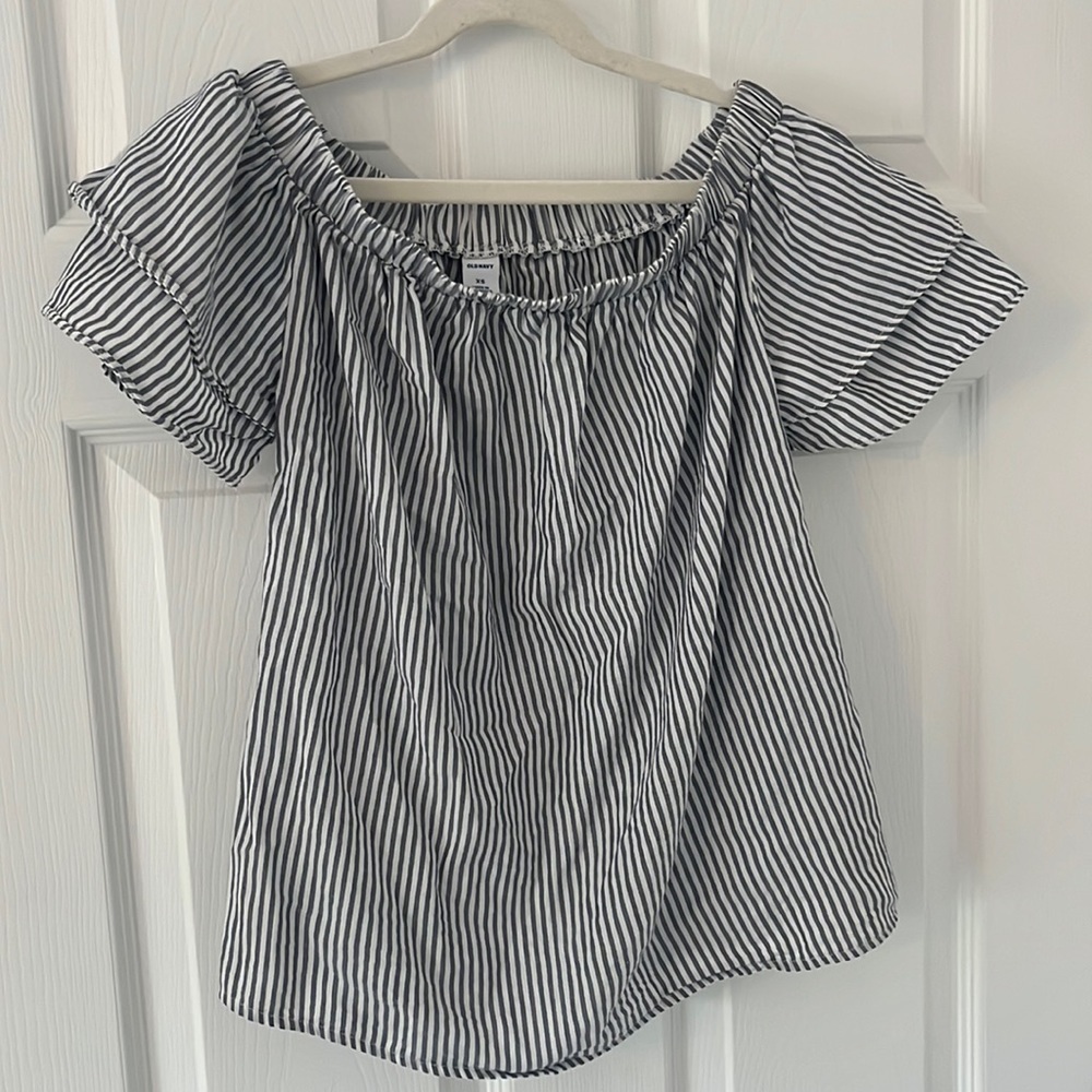 Old Navy Women's Blue and White Off The Shoulder Shirt